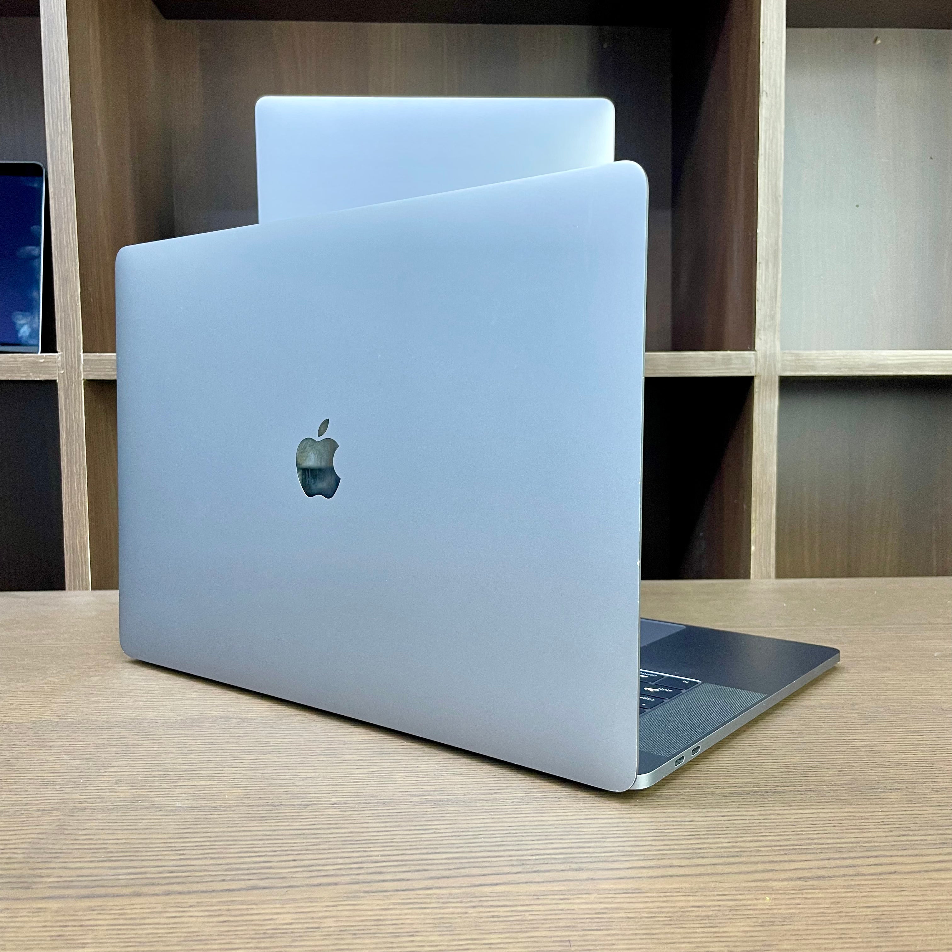 Apple - MacBook Pro 15
