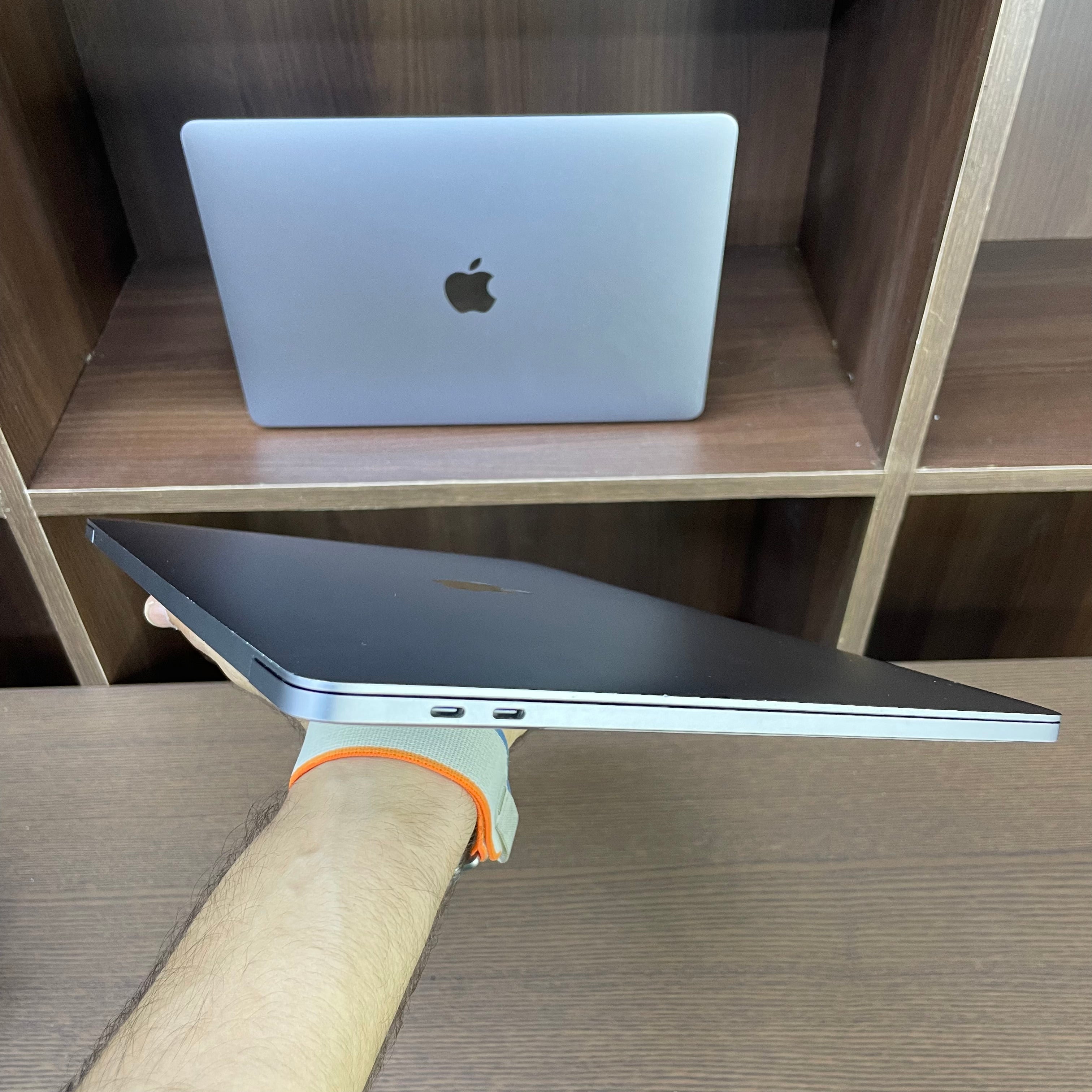 Mac Book Pro 15-inch2017アダプタなし Apple MacBook Pro 15 (Touch Bar / Mid-2017) - i7-7820HQ