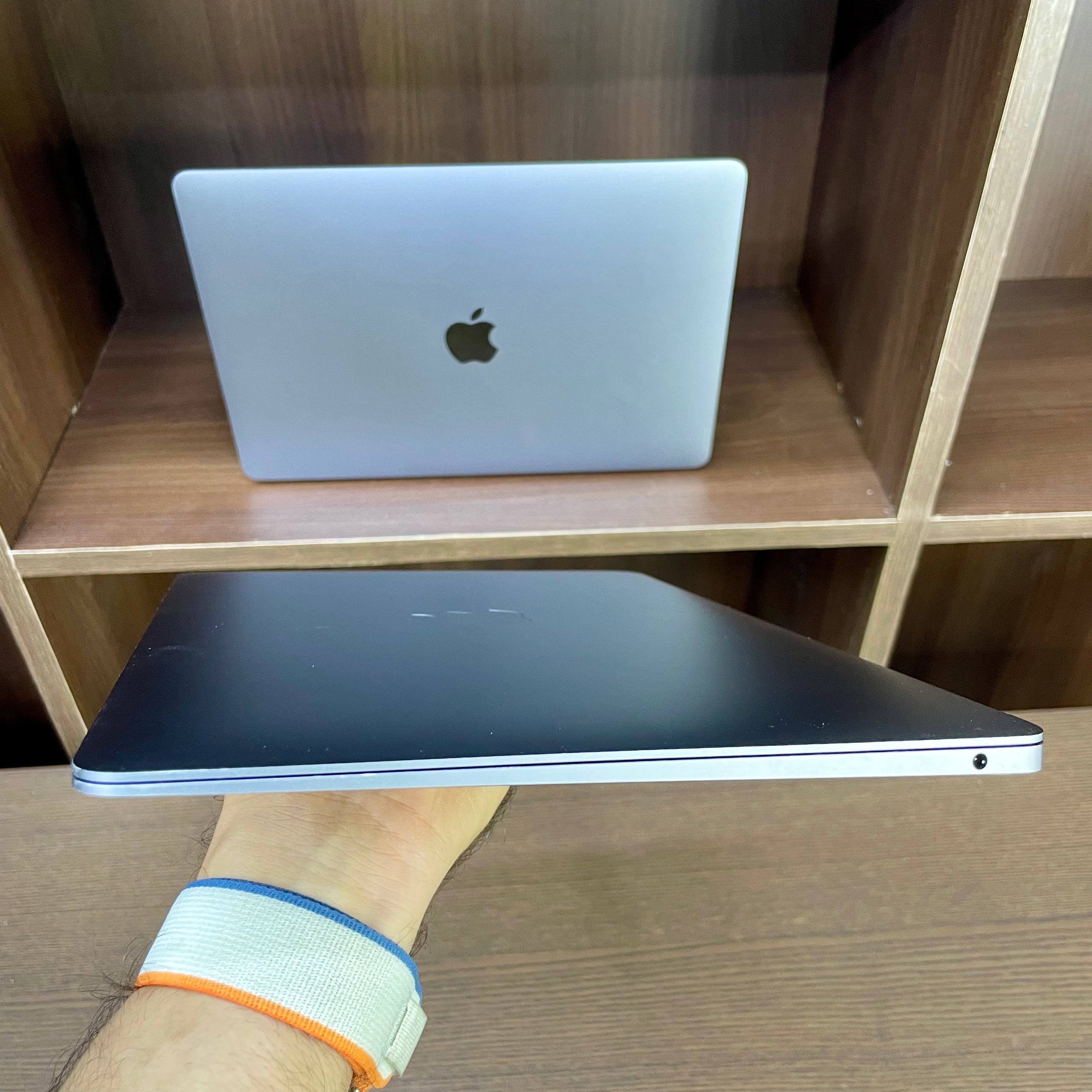 Apple MacBook Air - A1932- 13