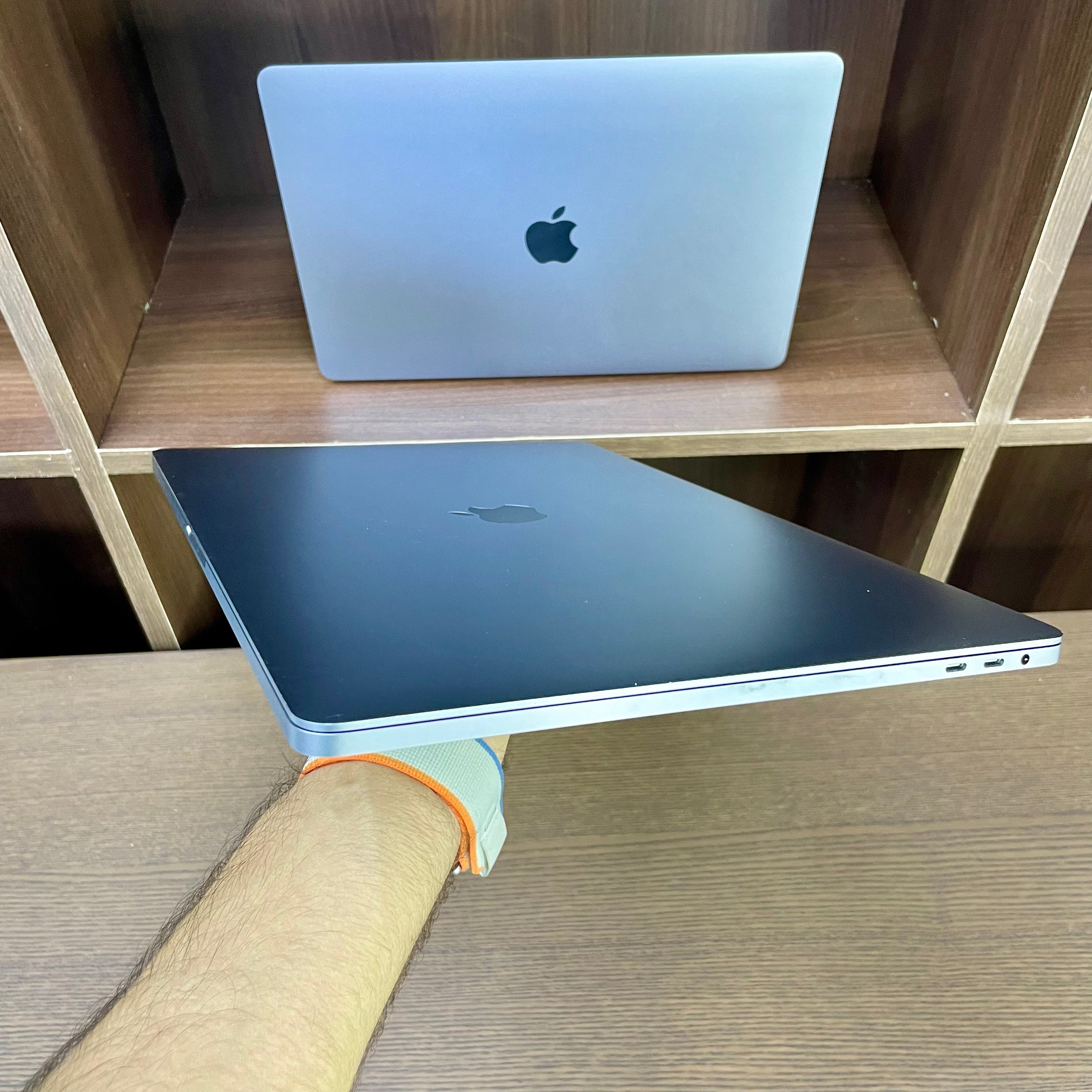 Apple MacBook Pro - A2141 - Intel Core i7 2019 - 16GB / 16