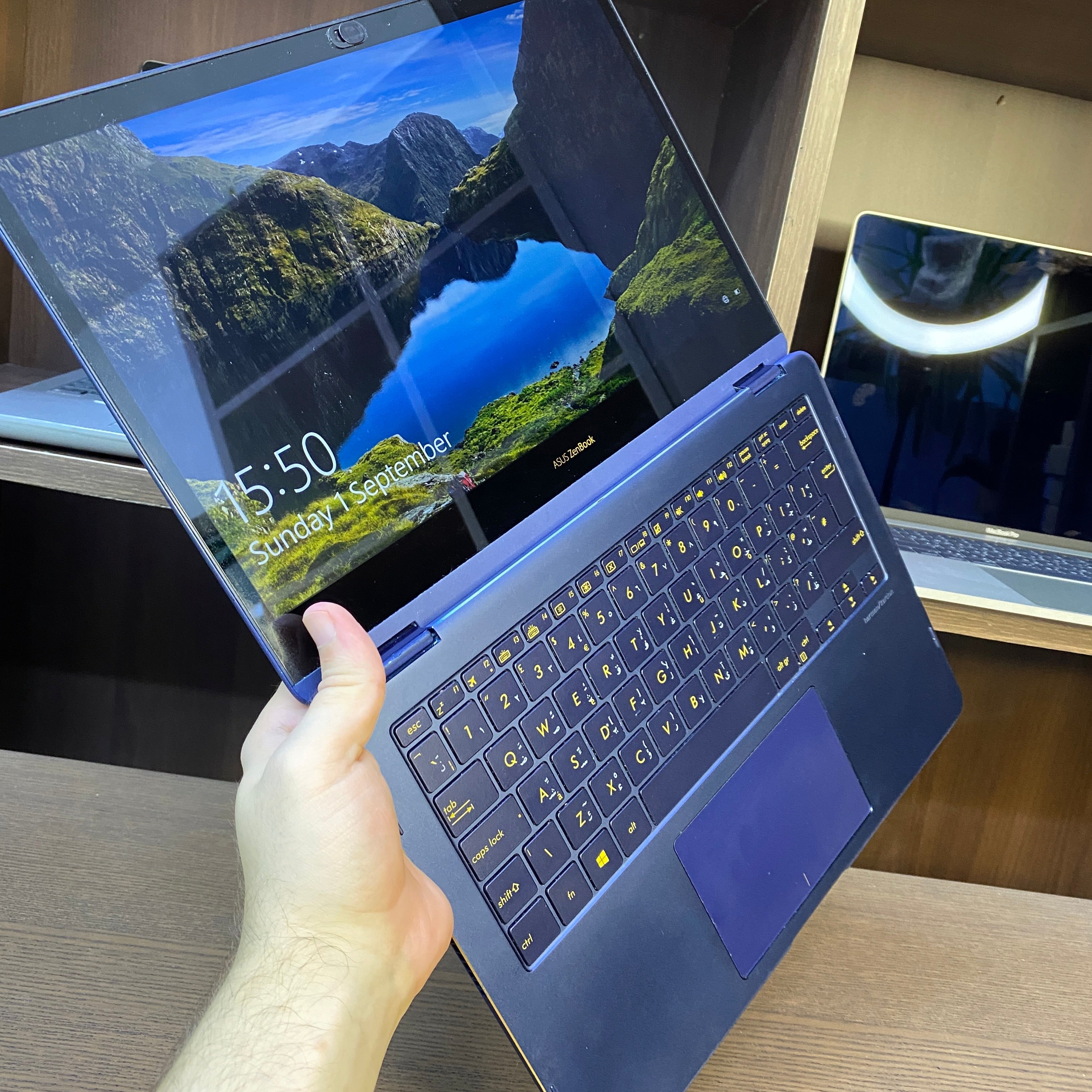 ASUS - [画面割れ]  ASUS Zenbook Flip S UX370UA Amazon.com: ASUS ZenBook Flip S Touchscreen Convertible